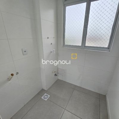Apartamento com 82m², 3 quartos (sendo 1 suíte), 2 garagens, no bairro Campeche em Florianópolis