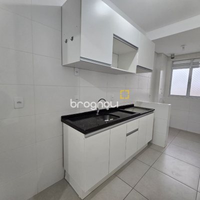 Apartamento com 82m², 3 quartos (sendo 1 suíte), 2 garagens, no bairro Campeche em Florianópolis
