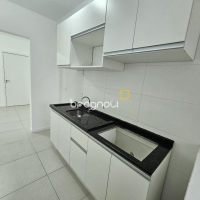 Apartamento com 82m², 3 quartos (sendo 1 suíte), 2 garagens, no bairro Campeche em Florianópolis