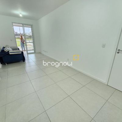 Apartamento com 82m², 3 quartos (sendo 1 suíte), 2 garagens, no bairro Campeche em Florianópolis
