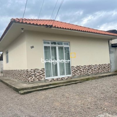 Casa com 64m², 2 quartos, 2 garagens, no bairro Forquilhas em São José