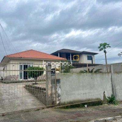 Casa com 64m², 2 quartos, 2 garagens, no bairro Forquilhas em São José