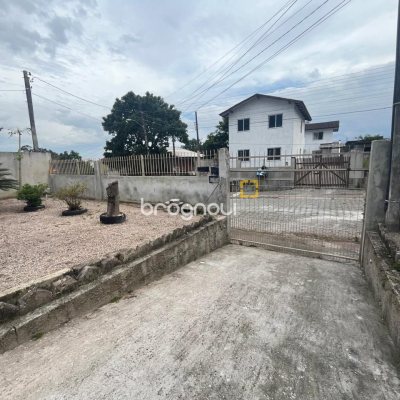 Casa com 64m², 2 quartos, 2 garagens, no bairro Forquilhas em São José