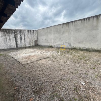 Casa com 64m², 2 quartos, 2 garagens, no bairro Forquilhas em São José