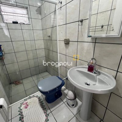 Casa com 64m², 2 quartos, 2 garagens, no bairro Forquilhas em São José