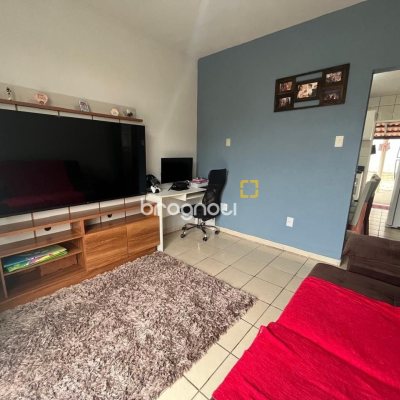 Casa com 64m², 2 quartos, 2 garagens, no bairro Forquilhas em São José