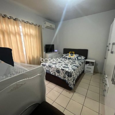 Casa com 64m², 2 quartos, 2 garagens, no bairro Forquilhas em São José