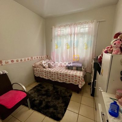 Casa com 64m², 2 quartos, 2 garagens, no bairro Forquilhas em São José