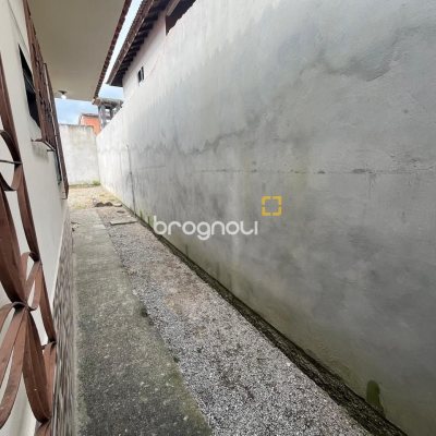 Casa com 64m², 2 quartos, 2 garagens, no bairro Forquilhas em São José
