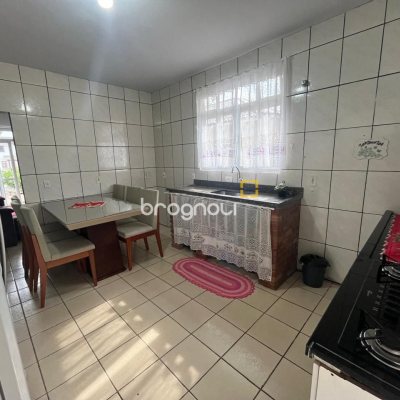 Casa com 64m², 2 quartos, 2 garagens, no bairro Forquilhas em São José