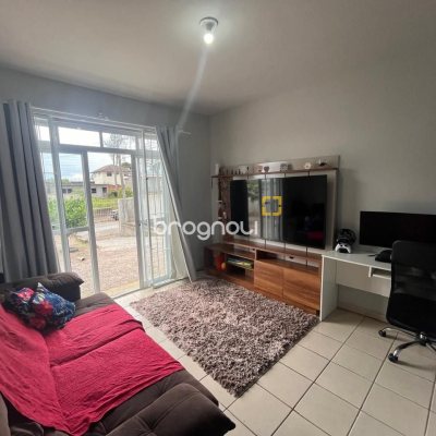 Casa com 64m², 2 quartos, 2 garagens, no bairro Forquilhas em São José