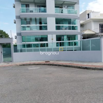 Apartamento com 63m², 2 quartos (sendo 1 suíte), 1 garagem, no bairro Pagani em Palhoça