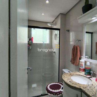 Apartamento com 63m², 2 quartos (sendo 1 suíte), 1 garagem, no bairro Pagani em Palhoça
