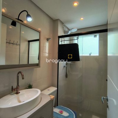 Apartamento com 63m², 2 quartos (sendo 1 suíte), 1 garagem, no bairro Pagani em Palhoça