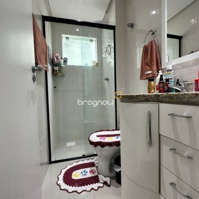 Apartamento com 63m², 2 quartos (sendo 1 suíte), 1 garagem, no bairro Pagani em Palhoça