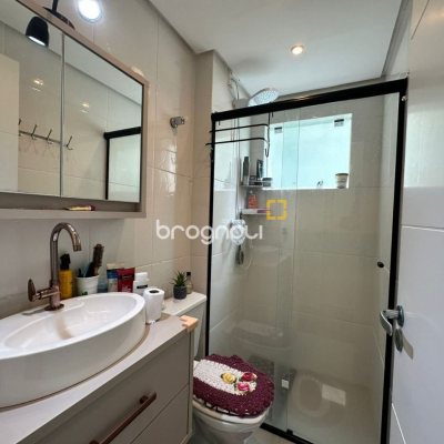 Apartamento com 63m², 2 quartos (sendo 1 suíte), 1 garagem, no bairro Pagani em Palhoça