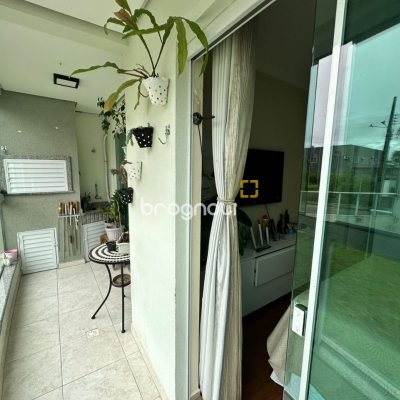 Apartamento com 63m², 2 quartos (sendo 1 suíte), 1 garagem, no bairro Pagani em Palhoça