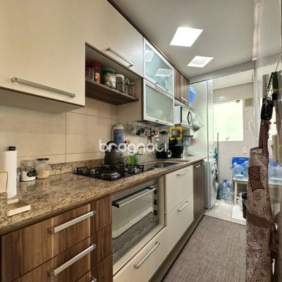 Apartamento com 63m², 2 quartos (sendo 1 suíte), 1 garagem, no bairro Pagani em Palhoça