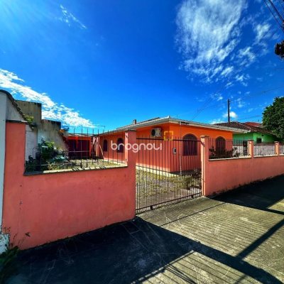 Casa com 131m², 4 quartos, 4 garagens, no bairro Aririú em Palhoça