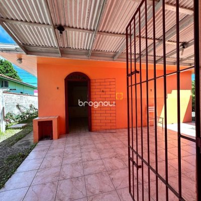 Casa com 131m², 4 quartos, 4 garagens, no bairro Aririú em Palhoça