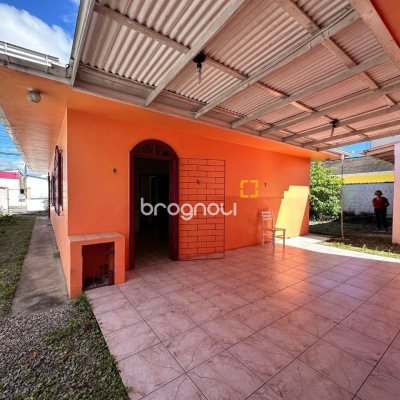 Casa com 131m², 4 quartos, 4 garagens, no bairro Aririú em Palhoça