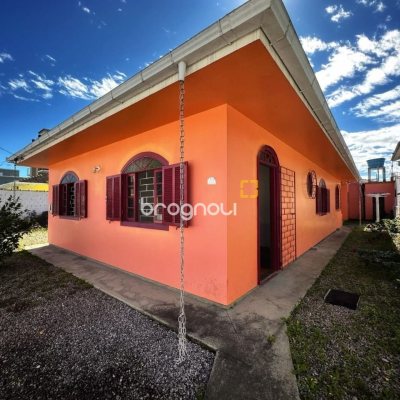 Casa com 131m², 4 quartos, 4 garagens, no bairro Aririú em Palhoça