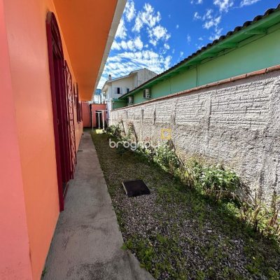 Casa com 131m², 4 quartos, 4 garagens, no bairro Aririú em Palhoça