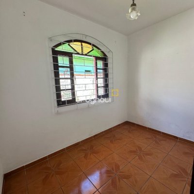 Casa com 131m², 4 quartos, 4 garagens, no bairro Aririú em Palhoça
