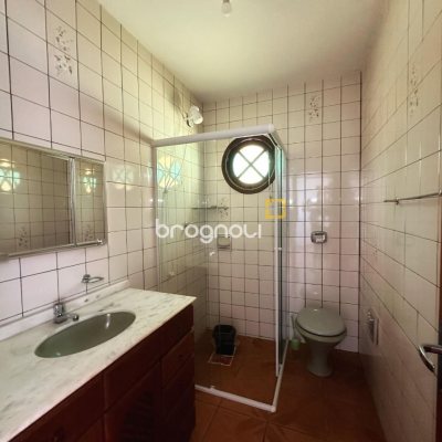 Casa com 131m², 4 quartos, 4 garagens, no bairro Aririú em Palhoça