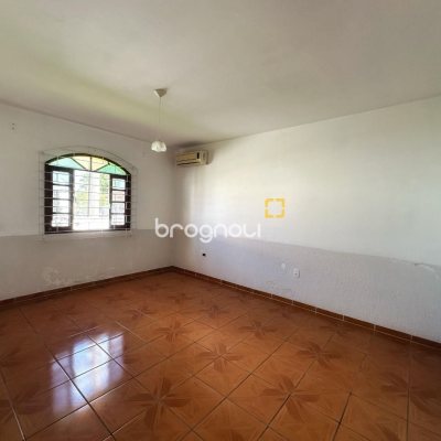 Casa com 131m², 4 quartos, 4 garagens, no bairro Aririú em Palhoça