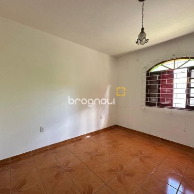 Casa com 131m², 4 quartos, 4 garagens, no bairro Aririú em Palhoça