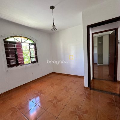 Casa com 131m², 4 quartos, 4 garagens, no bairro Aririú em Palhoça