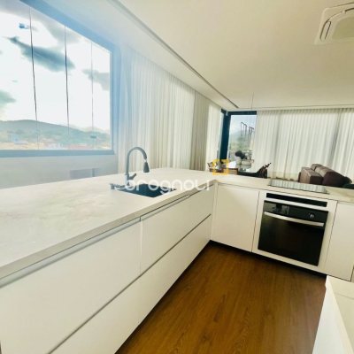 Cobertura com 294m², 3 quartos (sendo 3 suítes), 2 garagens, no bairro Campeche em Florianópolis