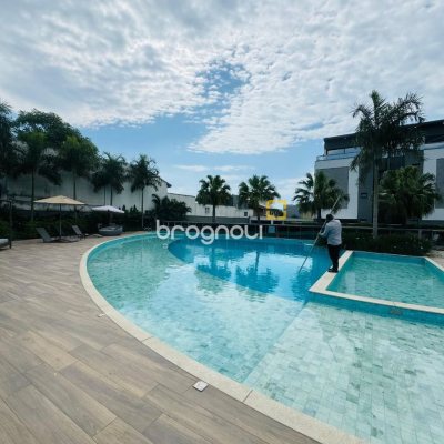 Cobertura com 294m², 3 quartos (sendo 3 suítes), 2 garagens, no bairro Campeche em Florianópolis