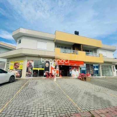 Prédio com 374m², 14 garagens, no bairro Carianos em Florianópolis