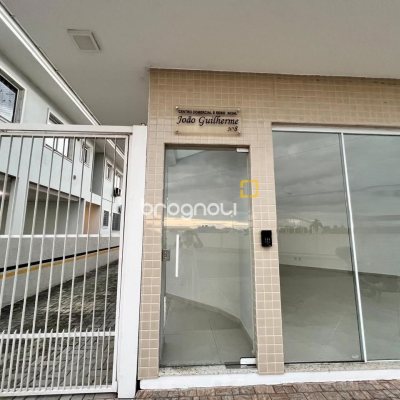 Prédio com 374m², 14 garagens, no bairro Carianos em Florianópolis
