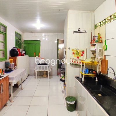 Casa com 188m², 4 quartos, 4 garagens, no bairro Forquilhas em São José