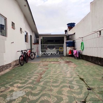 Casa com 188m², 4 quartos, 4 garagens, no bairro Forquilhas em São José