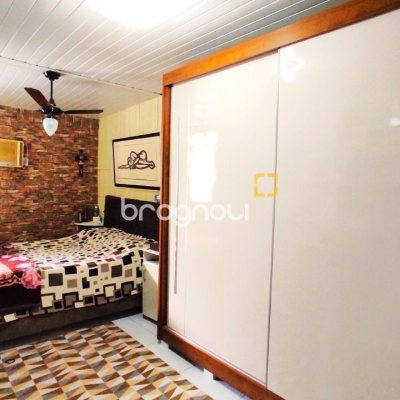 Casa com 188m², 4 quartos, 4 garagens, no bairro Forquilhas em São José