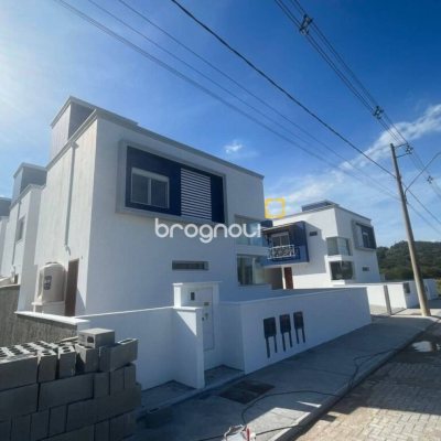 Casa com 133m², 3 quartos (sendo 1 suíte), 1 garagem, no bairro Ribeirão da Ilha em Florianópolis