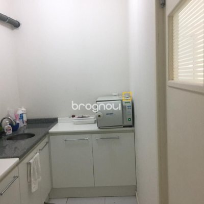 Loja com 86m², 1 garagem, no bairro Campinas em São José