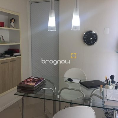 Loja com 86m², 1 garagem, no bairro Campinas em São José