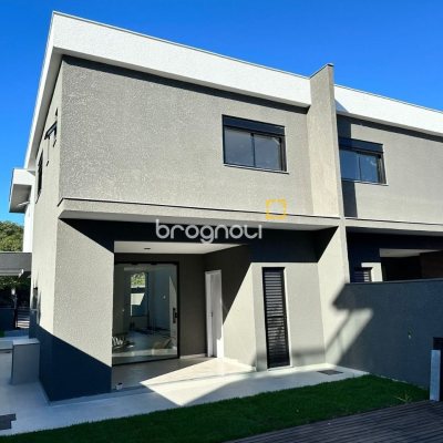 Casa com 172m², 3 quartos (sendo 3 suítes), 2 garagens, no bairro Ingleses em Florianópolis