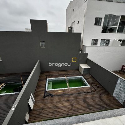 Casa com 172m², 3 quartos (sendo 3 suítes), 2 garagens, no bairro Ingleses em Florianópolis