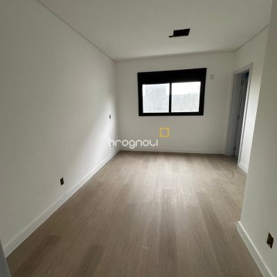 Casa com 172m², 3 quartos (sendo 3 suítes), 2 garagens, no bairro Ingleses em Florianópolis