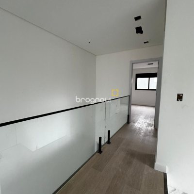 Casa com 172m², 3 quartos (sendo 3 suítes), 2 garagens, no bairro Ingleses em Florianópolis