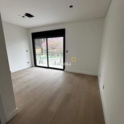 Casa com 172m², 3 quartos (sendo 3 suítes), 2 garagens, no bairro Ingleses em Florianópolis