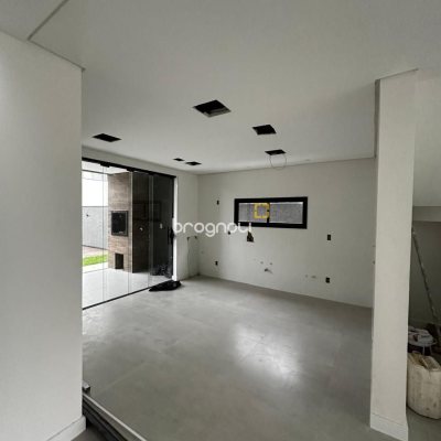 Casa com 172m², 3 quartos (sendo 3 suítes), 2 garagens, no bairro Ingleses em Florianópolis