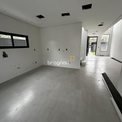 Casa com 172m², 3 quartos (sendo 3 suítes), 2 garagens, no bairro Ingleses em Florianópolis
