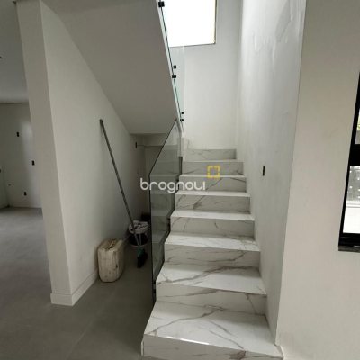 Casa com 172m², 3 quartos (sendo 3 suítes), 2 garagens, no bairro Ingleses em Florianópolis